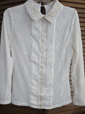 Source Unknown White Lace Blouse with Embroidered Collar